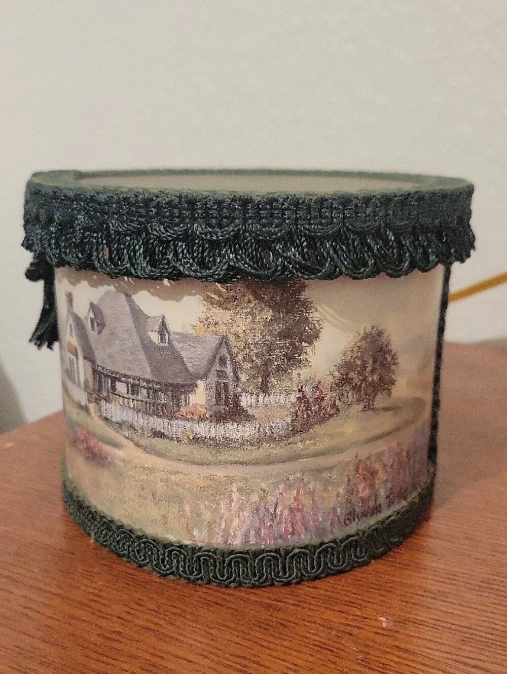 1995 Decorative Green Trimmed Scenic Oval Box